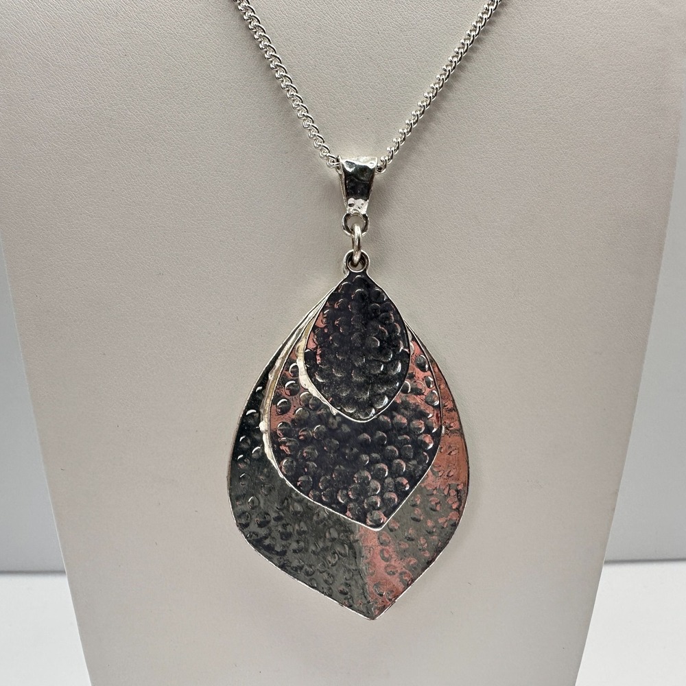 Vintage 90s Triple Tier Hammered Teardrop Pendant Necklace Silver Tone
